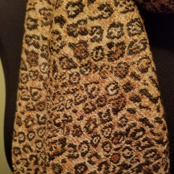 Gorgeous Leopard Print Scarf - Picture 3 of 4